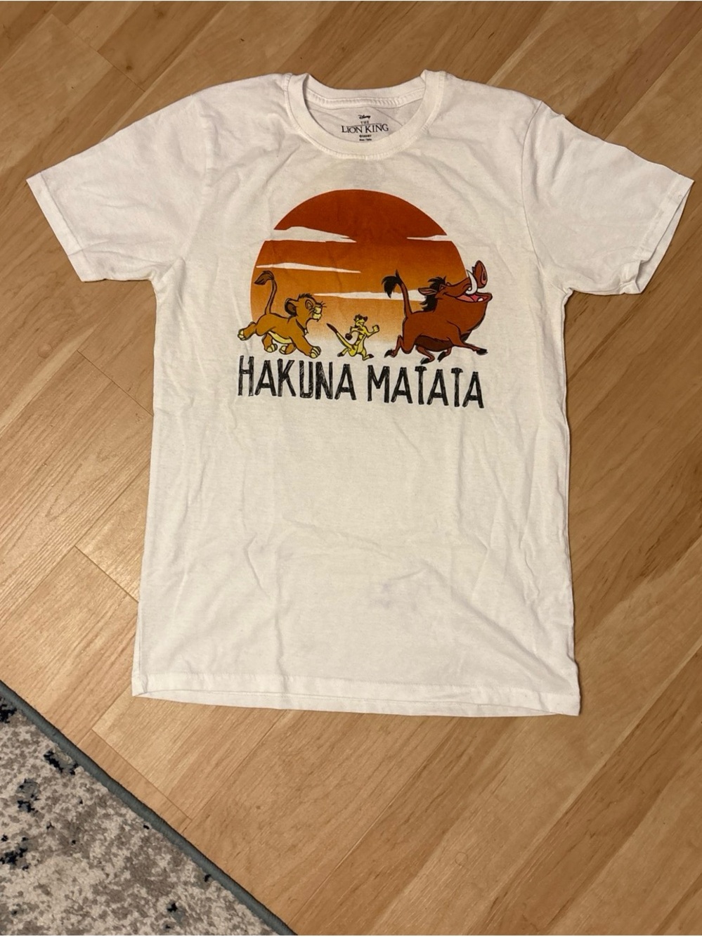 Disney White Hakuna Matata Lion King Graphic Tee